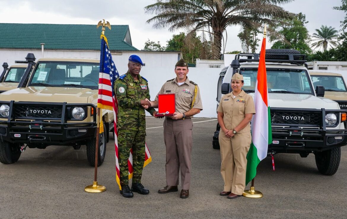 Aujourd&rsquo;hui, les Etats-Unis ont remis 90 véhicules aux FACI-Forces Armées de Côte d&rsquo;Ivoire