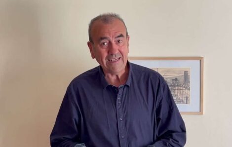 Le journaliste de RFI Norbert Navarro obligé d’apporter un dementi à son propre sondage d’opinion.