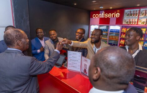 Politique – Présidence : Le Chef de l’État a assisté à la projection de l’avant-première du film documentaire intitulé « Alassane OUATTARA, Gouverneur et Homme d’État ».