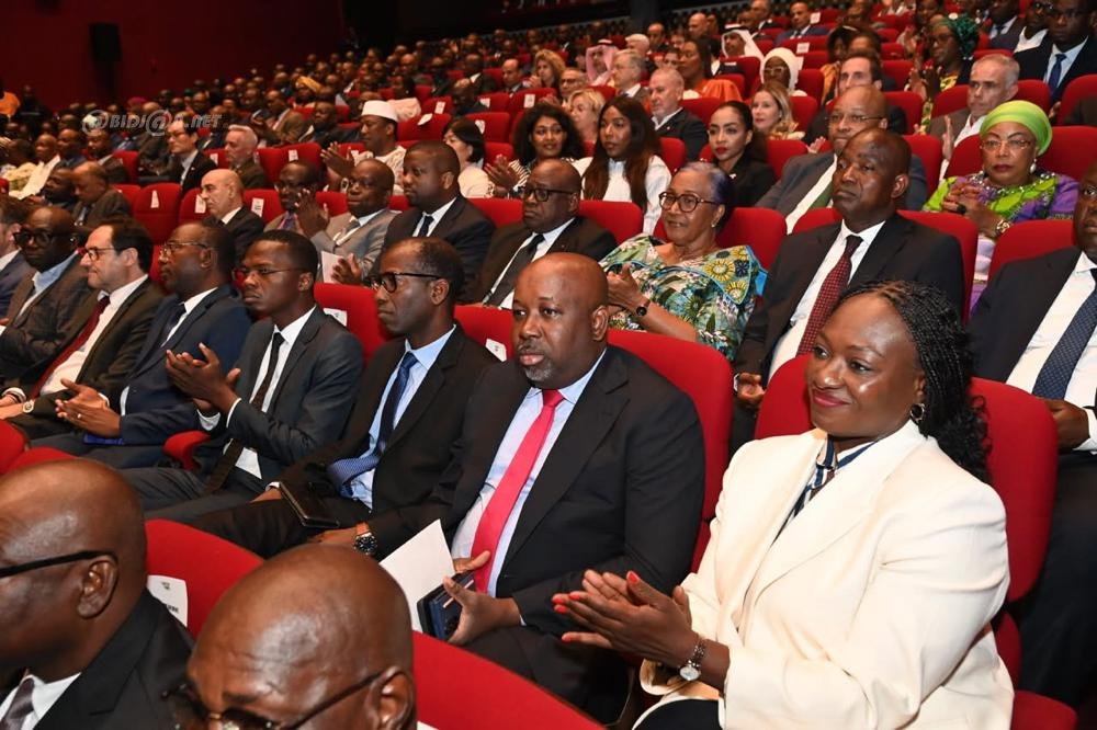 cinema-projection-de-l-avant-premiere-du-film-documentaire-intitule-alassan_ug98uisxn7