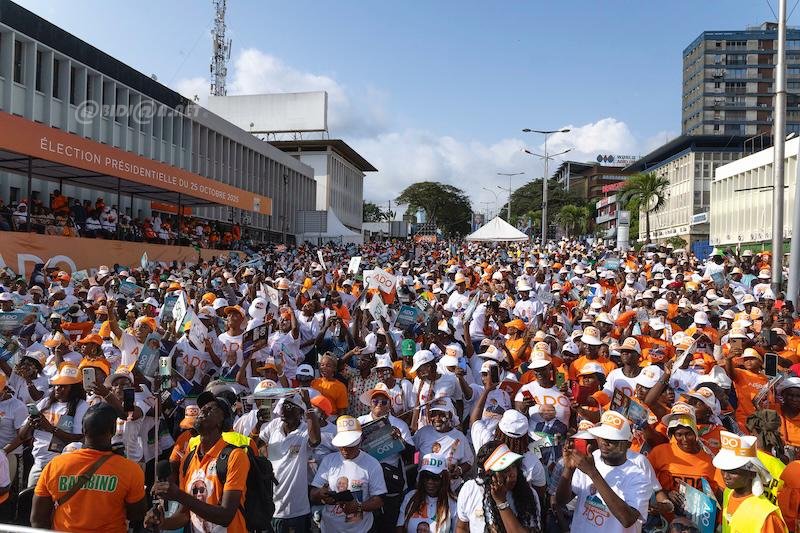 presidentielle-2025-meeting-de-cloture-du-candidat-alassane-ouattara-a-la-p_iy4y6o8xd0n