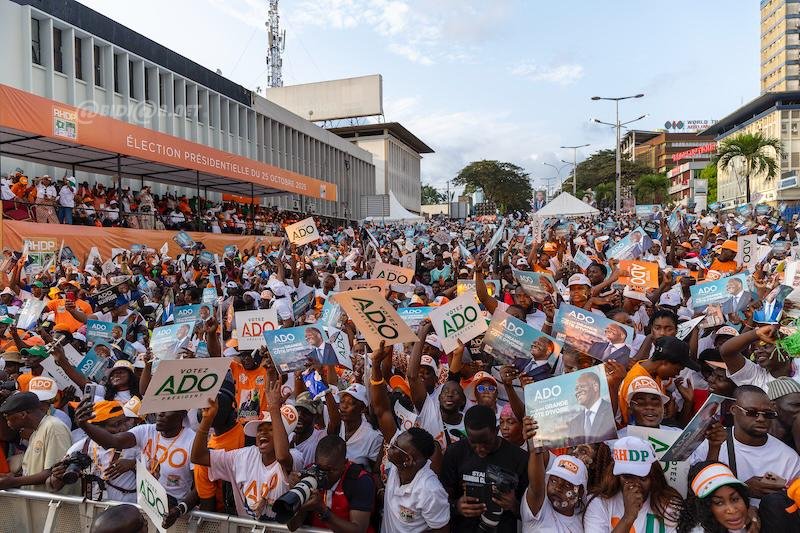 presidentielle-2025-meeting-de-cloture-du-candidat-alassane-ouattara-a-la-p_vppfdd88bn