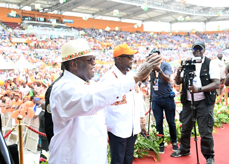 Politique – Présidentielle 2025 : Alassane Ouattara salue l&rsquo;engagement des femmes du RHDP et appelle à une mobilisation massive.