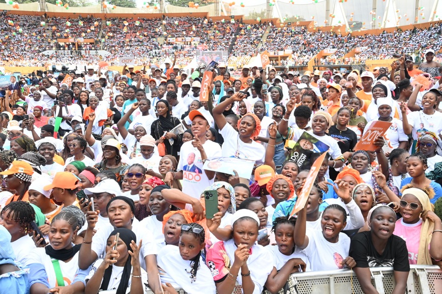presidentielle-2025-meeting-des-femmes-du-rhdp_e2zsw5y8y4a