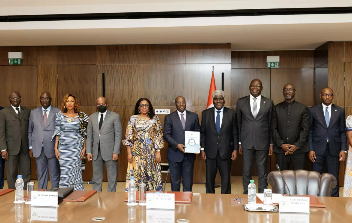 Le Vice-Président de la République a présidé la cérémonie de remise officielle du Rapport 2024 sur l&rsquo;état des droits de l&rsquo;Homme.