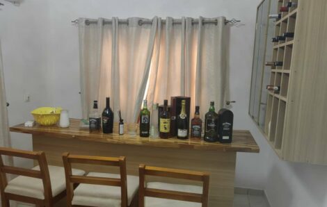 Exclusif / Pendant qu’il appelait à l’insurrection, il se la coulait douce.