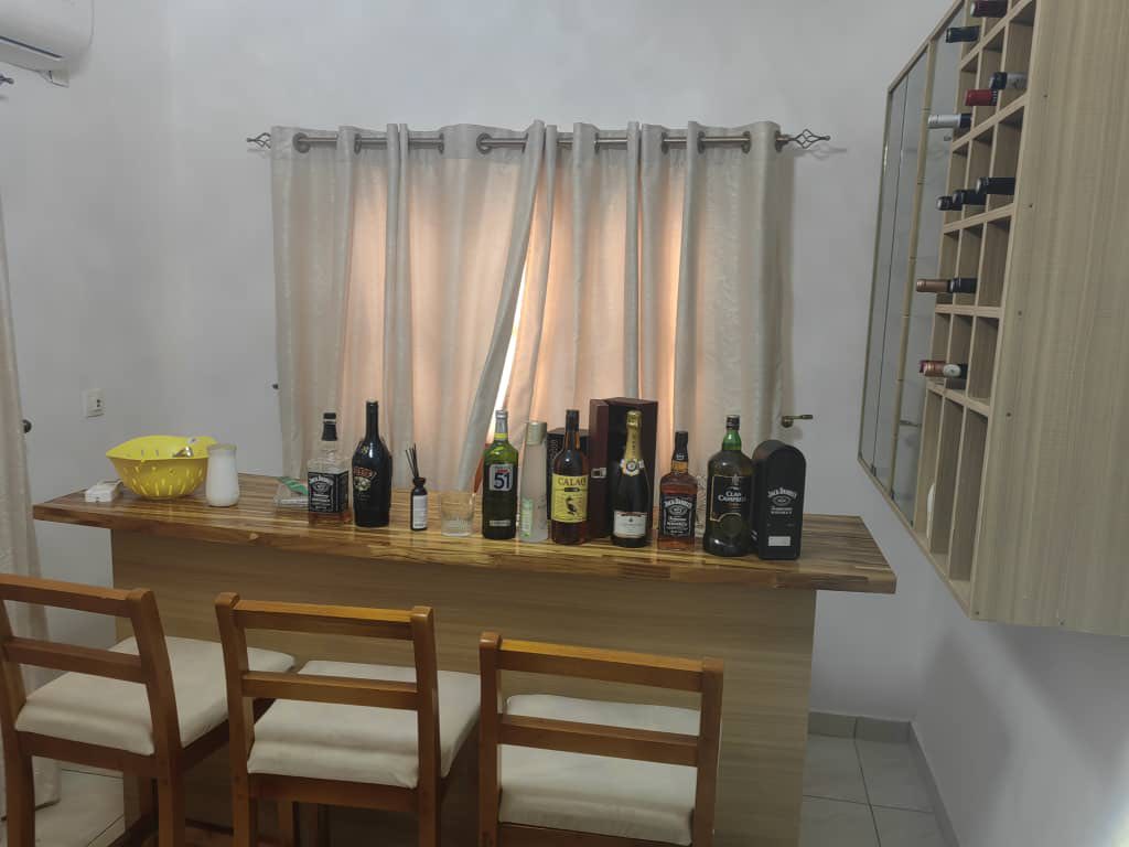 Exclusif / Pendant qu&rsquo;il appelait à l&rsquo;insurrection, il se la coulait douce.