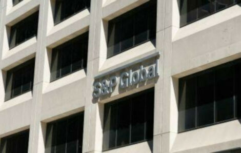 Côte d’Ivoire : S&P (Standard & Poor) maintient la notation BB/B » ; notant une croissance robuste et une dette mieux maîtrisée.