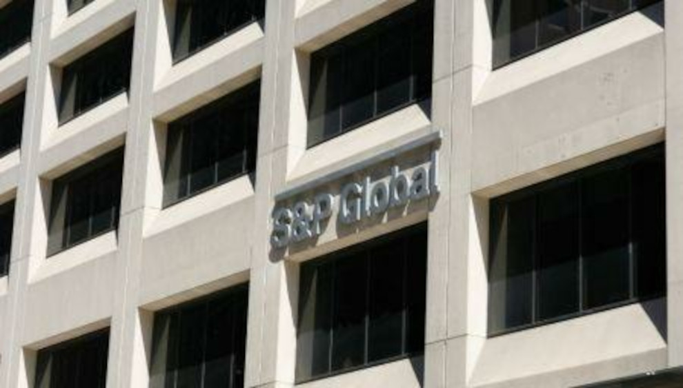 Côte d’Ivoire : S&P (Standard & Poor) maintient la notation BB/B » ; notant une croissance robuste et une dette mieux maîtrisée.