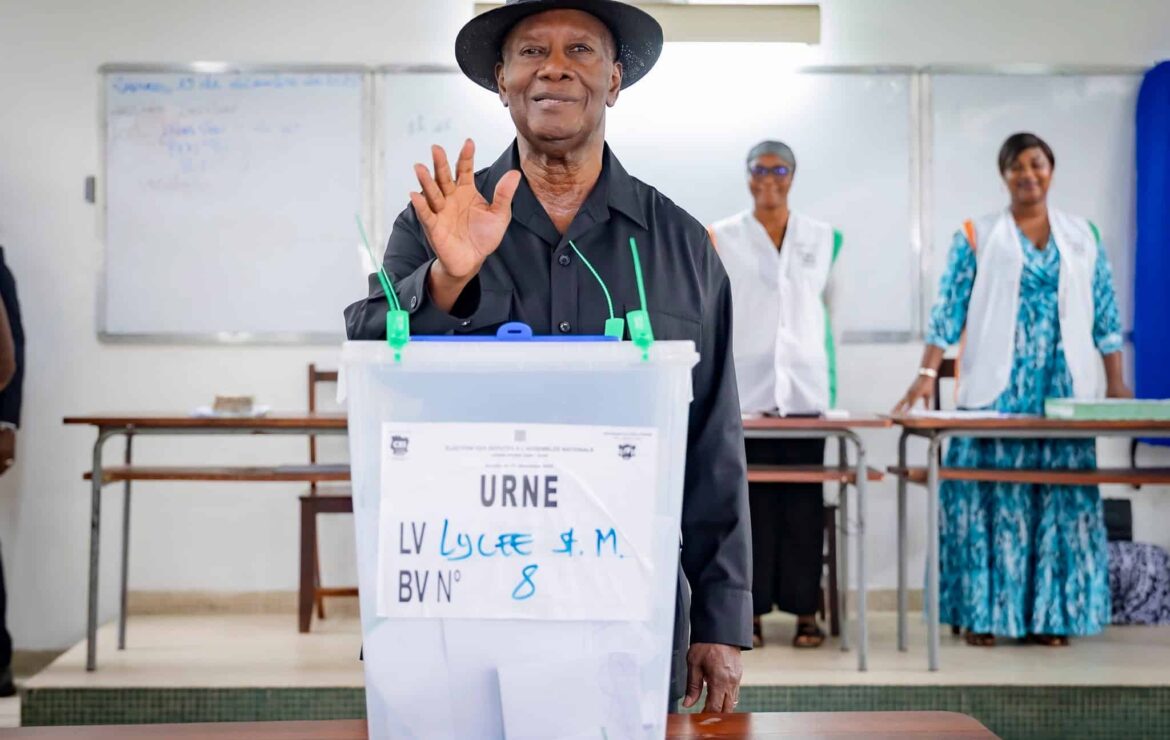 Le Président de la République, Chef de l&rsquo;état, SEM Alassane Ouattara a voté au lycée sainte Marie de Cocody ainsi que la 1ère Dame.