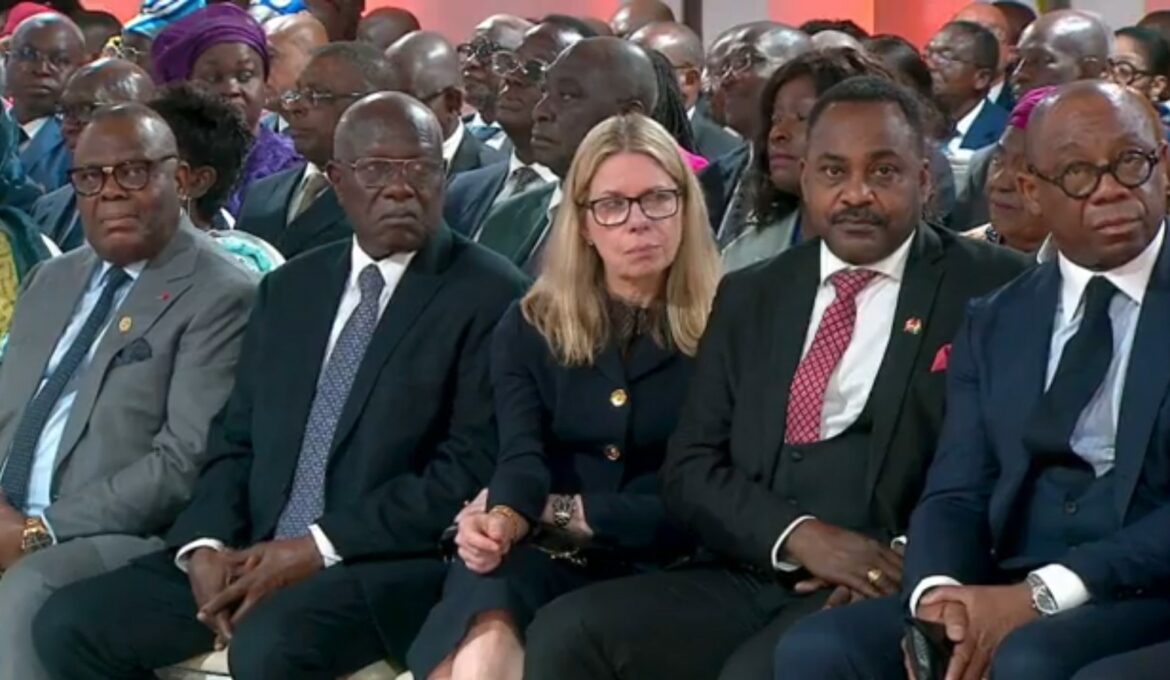 Ceremonieserment08122025_1