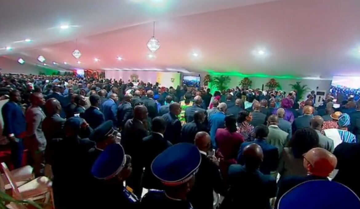 Ceremonieserment08122025_11