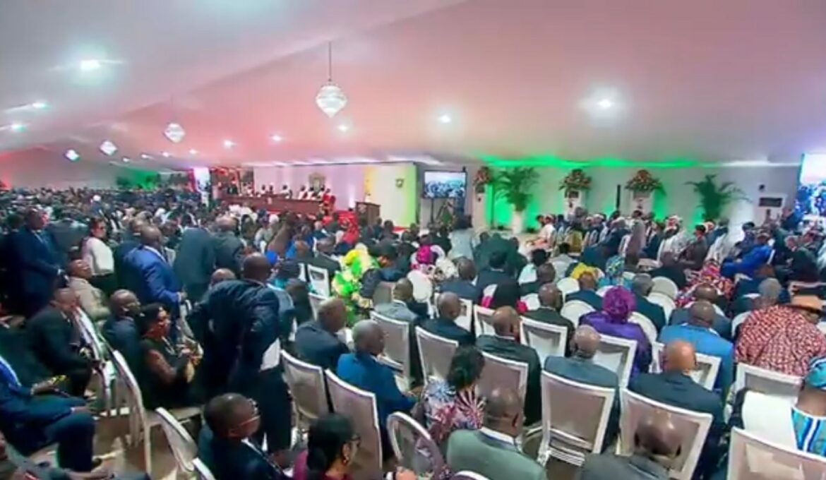 Ceremonieserment08122025_13