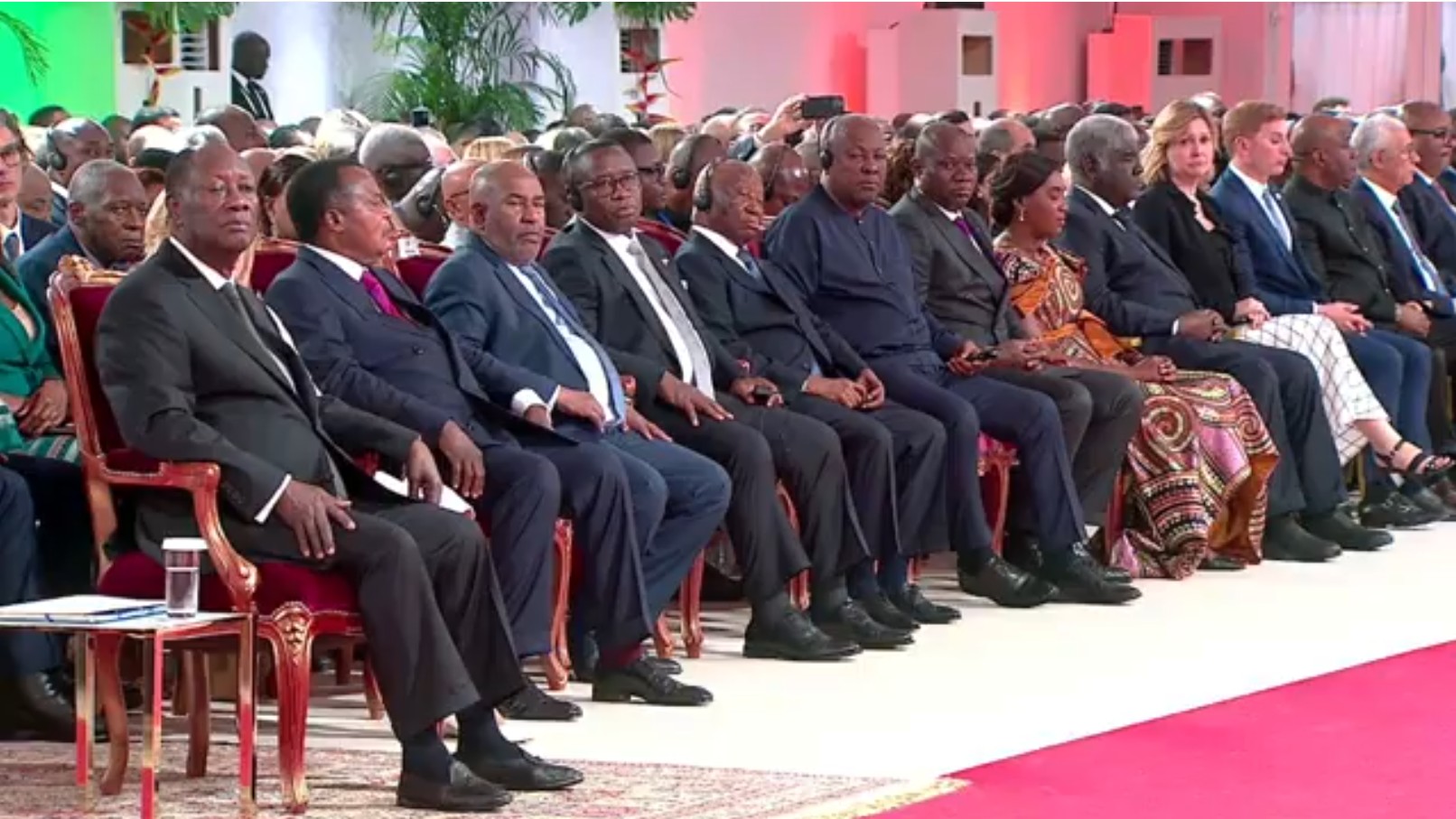 Ceremonieserment08122025_21