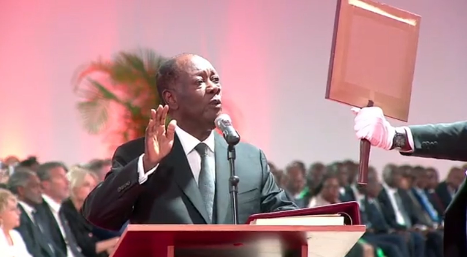 Ceremonieserment08122025_24