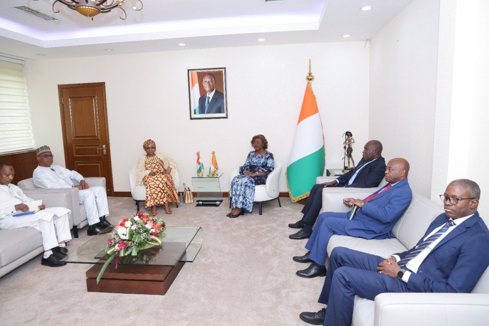 Politique – La Côte d&rsquo;Ivoire hausse le ton : l&rsquo;Ambassadeur du Niger, Madame Alfari Sita Sahida Badamassi Djariri, convoquée après des propos jugés offensants.