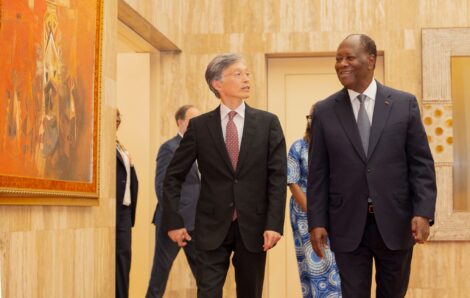 Le Président de la République, Chef de l&rsquo;État, SEM Alassane Ouattara a eu un entretien avec le Directeur Général Adjoint du FMI, M. Kenji OKAMURA.
