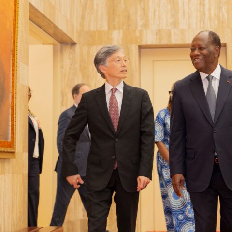 Le Président de la République, Chef de l&rsquo;État, SEM Alassane Ouattara a eu un entretien avec le Directeur Général Adjoint du FMI, M. Kenji OKAMURA.
