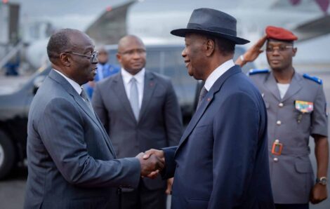 Côte d&rsquo;Ivoire : le Président Alassane Ouattara regagne Abidjan après un séjour en France