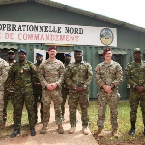 Côte d&rsquo;Ivoire-USA : FACI et Forces Américaines examinent les efforts en cours pour renforcer la sécurité aux frontières Nord.