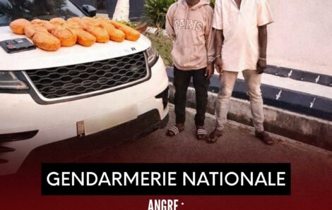 Angré : 02 Individus interpellés par la Gendarmerie Nationale de Côte d&rsquo;Ivoire dans une grosse cylindrée en possession d&rsquo;une grosse quantité de drogue.