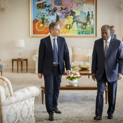 Côte d&rsquo;Ivoire : Reçu par le chef de l&rsquo;État, Rodolphe Saadé officialise le choix d&rsquo;Abidjan comme base stratégique de CMA CGM en Afrique.