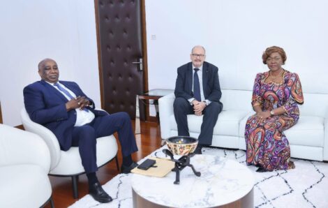 Diplomatie – Coopération : Le directeur exécutif de l&rsquo;Organisation Internationale du Cacao (ICCO) reçu en audience par la Ministre d&rsquo;Etat Kaba Nialé.
