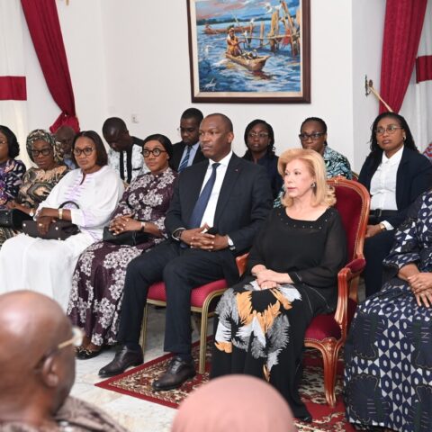 Décès de l&rsquo;ancien Bâtonnier Emmanuel Tano : La Première Dame, Madame Dominique Ouattara, présente ses condoléances à Madame Yolande Bakayoko.